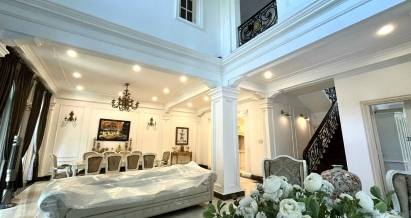 khong gian phong khach 4 810x430 - Giá cho thuê nhà Biệt thự đơn lập sân vườn Khu Mỹ Quang Phú Mỹ Hưng Quận 7 T5/2024