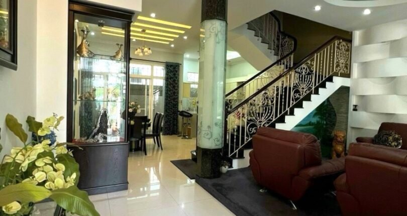 khong gian phong khach tang tret 810x430 - Giá mua bán nhà Biệt thự B2 Khu dân cư Hưng Thái 2 Quận 7 T4/2024