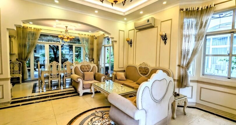 khong gian phong khach va phong an 810x430 - Giá mua bán nhà Biệt thự đơn lập số A38 Khu dân cư Hưng Thái 2 Quận 7 T4/2024