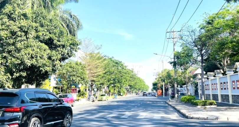 mat duong tan phu quan 7 810x430 - Giá mua bán tòa nhà khách sạn góc Đường số 22 và đường Tân Phú Phú Mỹ Hưng Quận 7 T4/2024