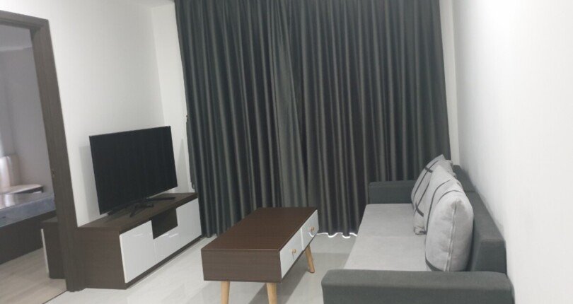 phong khach can ho ban 1 810x430 - Bán căn hộ tầng cao, chung cư Saigon South, 72m2, giá 4.2 tỷ, nhà đẹp, nội thất đầy đủ.