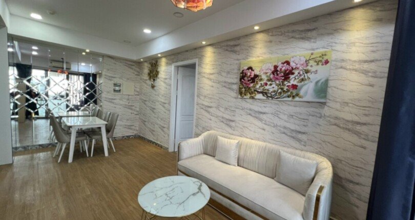 phong khach can ho ban 2 1 810x430 - Bán căn hộ chung cư Hưng Phúc 1, 78m2, giá 4.650 tỷ, nội thất đầy đủ, xem nhà dễ.