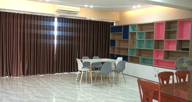 phong khach can ho ban 4 810x430 - Giá mua bán căn hộ 3 phòng ngủ Chung cư Garden Plaza 1 Phú Mỹ Hưng Quận 7 T4/2024