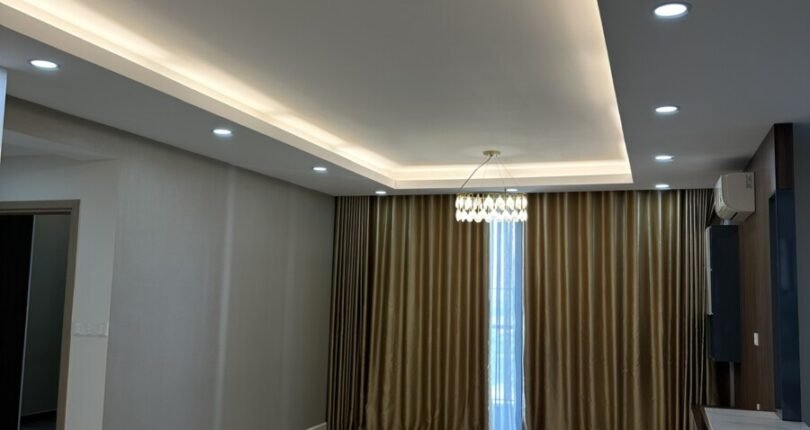 phong khach can ho cho thue 1 810x430 - Giá thuê căn hộ 3 phòng ngủ ít nội thất lầu 16 block C chung cư Riverpark premier Quận 7 T4/2024