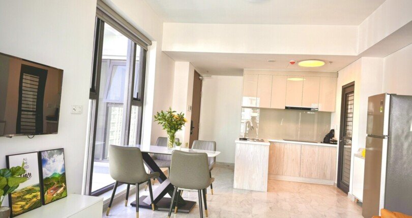 phong khach can ho cho thue rong 810x430 - Cho thuê căn hộ 02pn Cardinal, nhà mới, giá 25tr/tháng, 02pn, 76m2, xem nhà dễ.