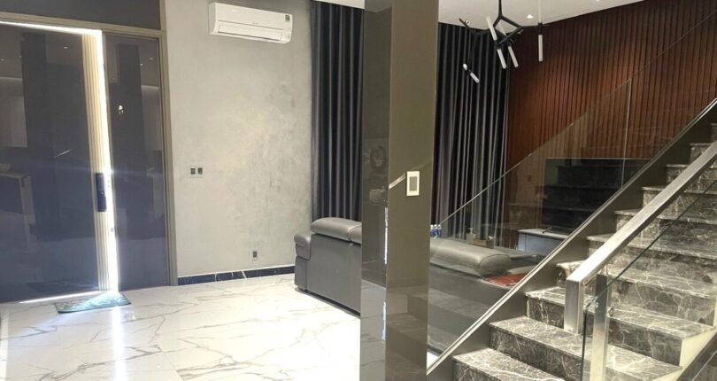 phong khach tang tret 810x430 - Giá cho thuê nhà Biệt thự nguyên căn số 61 Đường C Khu Mỹ Thái 1 Quận 7 T4/2024