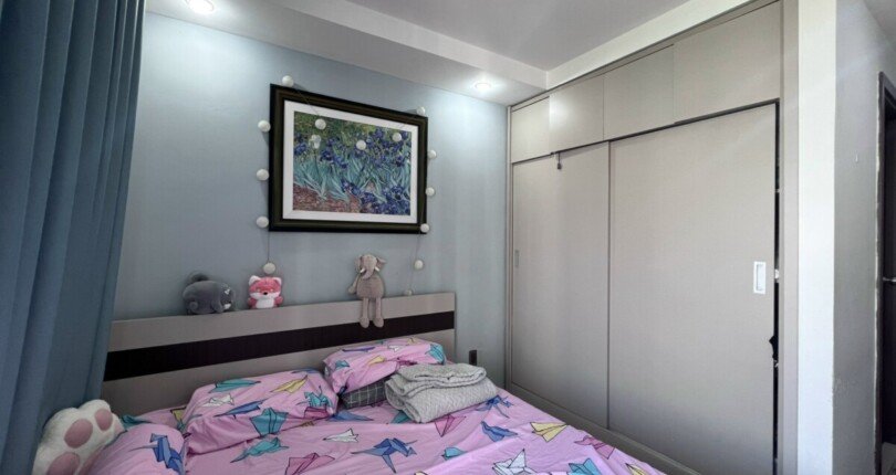 phong ngu can ho ban 11 810x430 - Bán căn hộ chung cư Hưng Phúc 1, 782m, 02pn,giá 4.550 tỷ, nội thất đầy đủ, nhà đang có hợp đồng thuê .