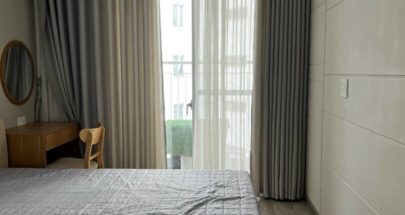 phong ngu can ho can ban 810x430 - Bán căn hộ chung cư Scenic Valley 2, 84m2, căn góc, giá 4.7 tỷ, nhà có hợp đồng thuê, nội thất đầy đủ.