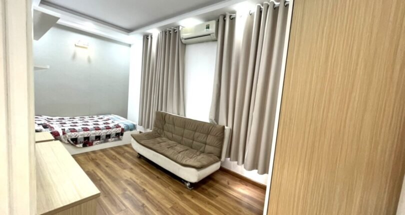 phong ngu chinh rong rai 810x430 - Chính chủ gửi bán gấp căn hộ C14B Chung cư Star Hill Phú Mỹ Hưng Quận 7 giá 5,3 tỷ