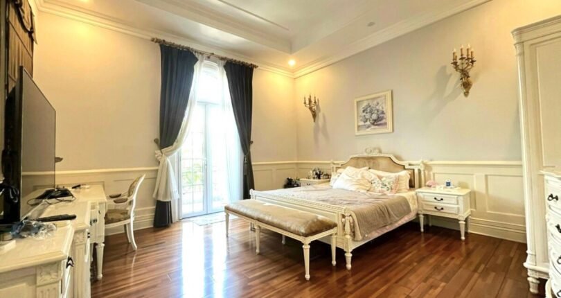 phong ngu rong rai day du noi that 2 810x430 - Giá cho thuê nhà Biệt thự đơn lập sân vườn Khu Mỹ Quang Phú Mỹ Hưng Quận 7 T5/2024