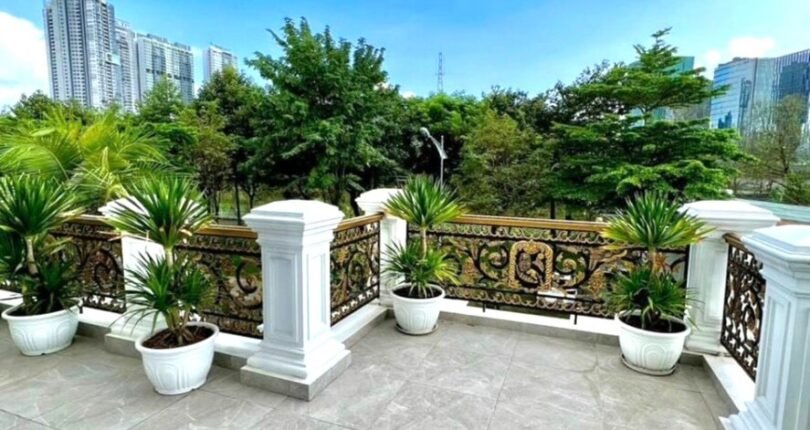san thuong nhin ra cong vien noi khu 810x430 - Giá mua bán nhà Biệt thự đơn lập có hồ bơi Khu dân cư Cityland Riverside Quận 7 T4/2024