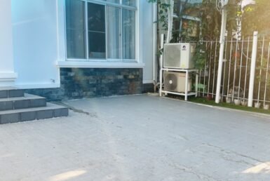 san-vuon-truoc-nha-ban