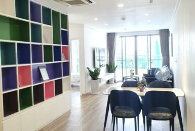 toan-canh-khong-gian-phong-khach-can-ho-ban