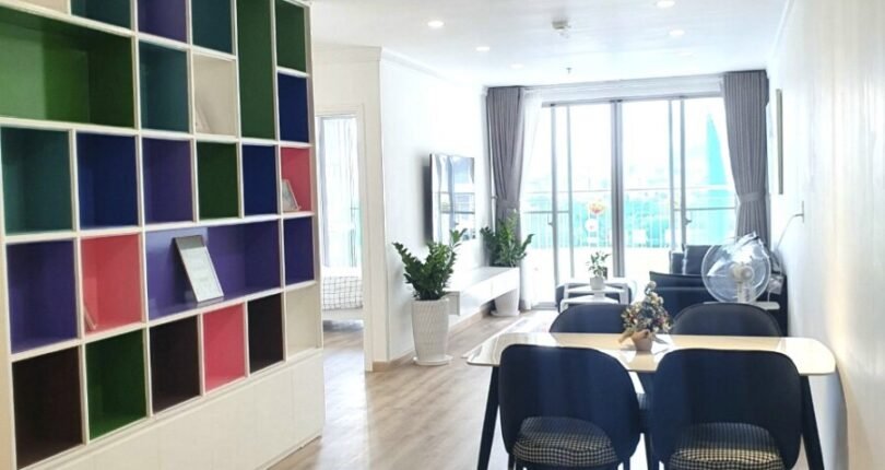 toan canh khong gian phong khach can ho ban 810x430 - Giá mua bán căn hộ 3 phòng ngủ số 06 block E Chung cư Scenic Valley 1 Quận 7 T4/2024