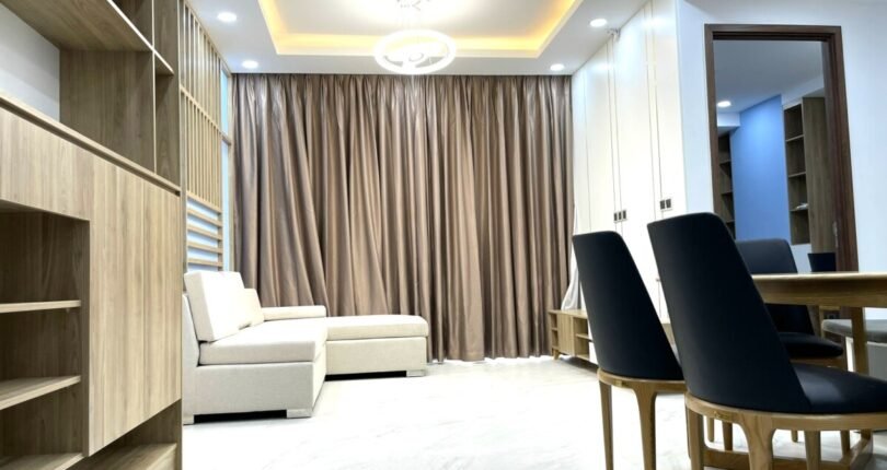 toan canh phong khach can ho ban 1 810x430 - Giá mua bán căn hộ 2 phòng ngủ Block D Chung cư Midtown m7 Quận 7 T5/2024
