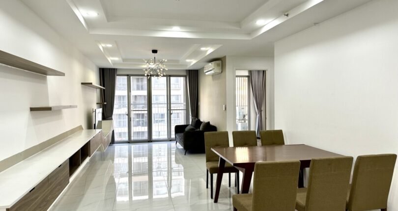 toan canh phong khach can ho ban 810x430 - Giá mua bán căn hộ 3 phòng ngủ Block E Chung cư Scenic Valley 1 Quận 7 T4/2024