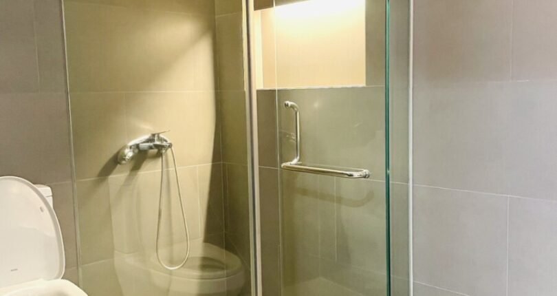 toilet can ho ban 810x430 - Sót lại duy nhất 1 căn hộ 2 phòng ngủ, 88m2, giá 5 tỷ tại Chung cư Green Valley