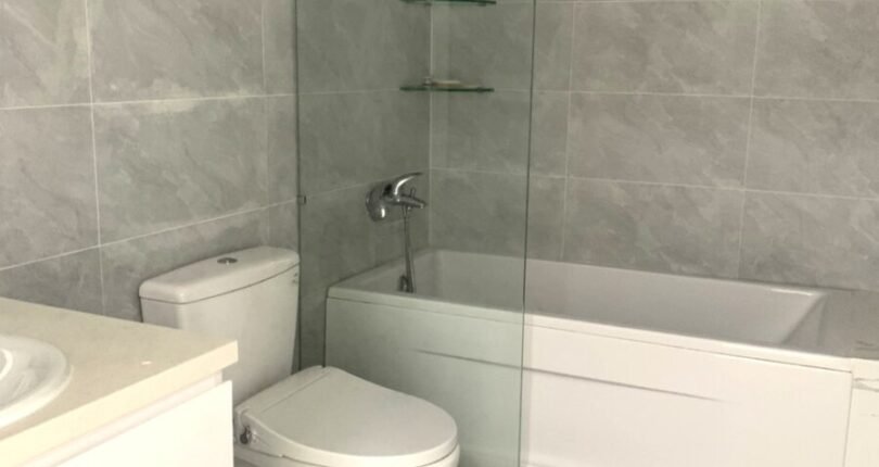 toilet co bon tam nam 1 810x430 - Giá cho thuê căn hộ 3 phòng ngủ Block B Chung cư Green Valley Quận 7 T5/2024