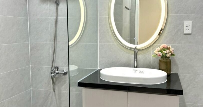 toilet phong ngu nho 810x430 - Giá mua bán căn hộ 3 phòng ngủ block D Chung cư Mỹ Phước Quận 7 T4/2024