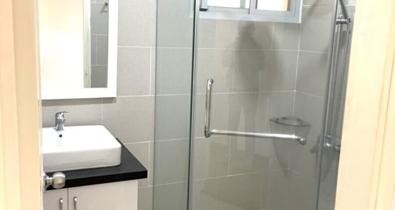 toilet trong can ho ban 2 810x430 - Chính chủ gửi bán gấp căn hộ C14B Chung cư Star Hill Phú Mỹ Hưng Quận 7 giá 5,3 tỷ