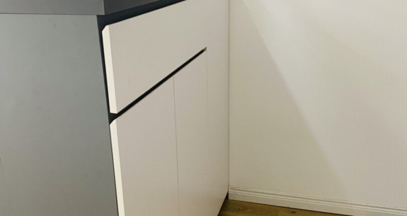 tu giay can ho ban 810x430 - Cho thuê căn hộ chung cư Scenic Valley 1, 70m2, tầng cao, giá 18tr/tháng, nội thất đầy đủ.