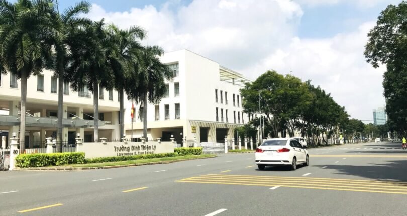 vi tri shop tren duong nguyen duc canh lien ke truong dinh thien ly 810x430 - Giá mua bán Shop 169/6 Chung cư Grand View Quận 7 T4/2024