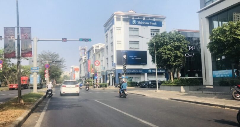 vi tri van phong toa lac tren duong nguyen van linh quan 7 810x430 - Giá Cho thuê văn phòng số 1421 đường Nguyễn Văn Linh Quận 7 T4/2024