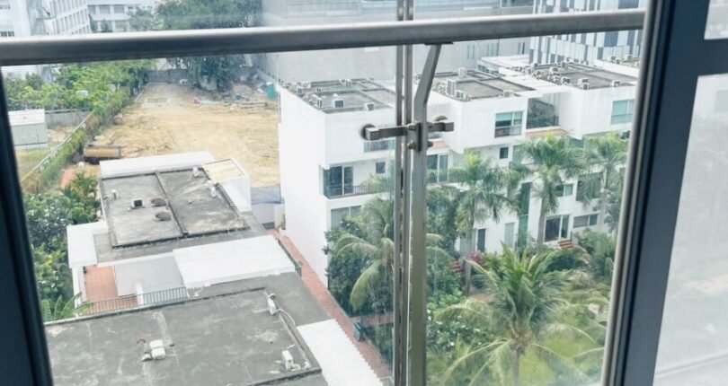 view ban cong can ho ban 1 810x430 - Sót lại duy nhất 1 căn hộ 2 phòng ngủ, 88m2, giá 5 tỷ tại Chung cư Green Valley