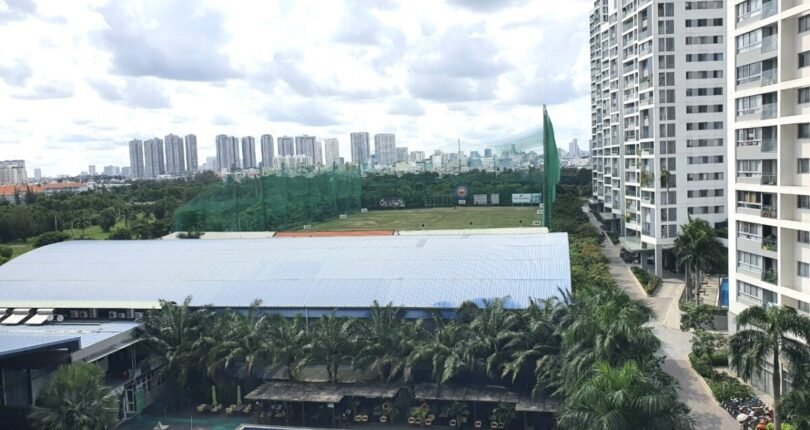 view can ho nhin ho boi cat 810x430 - Giá mua bán căn hộ 3 phòng ngủ số 06 block E Chung cư Scenic Valley 1 Quận 7 T4/2024