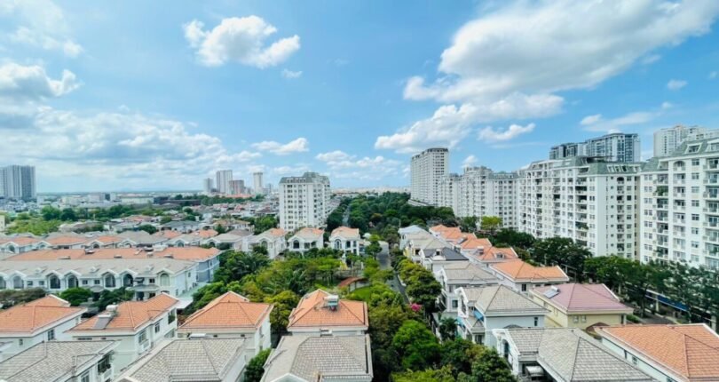 view nhin tu ban cong can ho  810x430 - Giá mua bán căn hộ 2 phòng ngủ Block C Chung cư Midtown m7 Phú Mỹ Hưng Quận 7 T5/2024