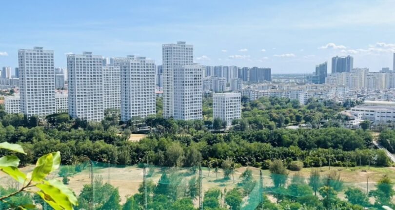 view nhin tu can ho ban 810x430 - Giá mua bán căn hộ 3 phòng ngủ Block A Chung cư Green Valley Quận 7 T5/2024