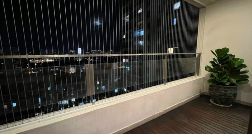 ban cong phong khach 1 810x430 - Giá mua bán căn hộ 3 phòng ngủ Chung cư The Panorama Quận 7 T5/2024