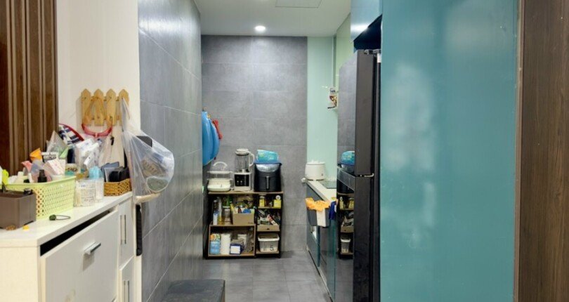 bep can ho ban 10 810x430 - Bán căn hộ chung cư Hưng Phúc, 78m2, giá 4.650 tỷ, tầng cao, 02pn, xem nhà dễ.