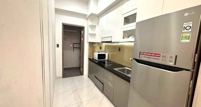 bep trong can ho ban 2 810x430 - Giá mua bán căn hộ 2 phòng ngủ Block B có sổ hồng Chung cư Saigon South Residences Nhà Bè T/2024