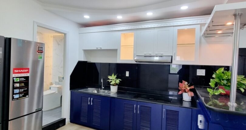 bep trong can ho ban 810x430 - Giá mua bán căn hộ 3 phòng ngủ Chung cư Hưng Vượng 3 Quận 7 T5/2024