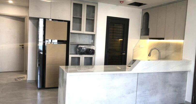 bep trong can ho ban ban 810x430 - Bán gấp căn hộ 3 phòng ngủ block A Chung cư Cardinal Court view hồ bơi nội thất cao cấp