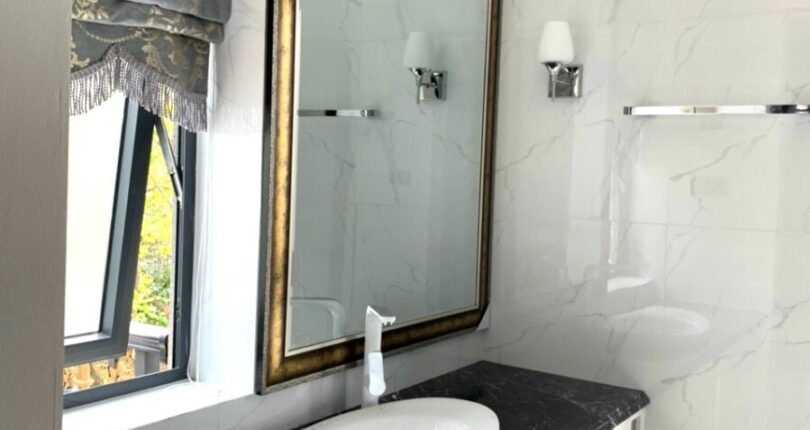 biet thu co 5 toilet day du thiet bi nhu hinh 810x430 - Cho thuê nhà biệt thự đơn lập Nam Thông Phú Mỹ Hưng có hồ bơi riêng