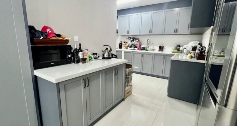 can canh bep 810x430 - Giá mua bán căn hộ 3 phòng ngủ Block C căn 06 Chung cư Riverpark Premier Quận 7 T5/2024