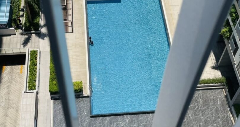 can ho view truc dien ho boi noi khu 810x430 - Bán gấp căn hộ 3 phòng ngủ block A view trực diện hồ bơi Chung cư Scenic Valley 1 giá 6,3 tỷ