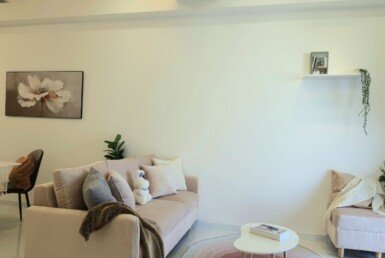 hinh-anh-phong-khach-can-ho-ban