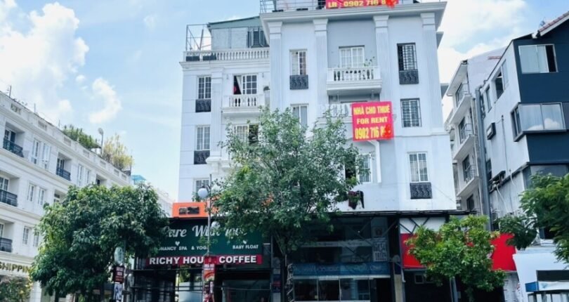 hinh anh toa nha cho thue nguyen can 810x430 - Giá cho thuê tòa nhà nguyên căn góc đường Bùi Bằng Đoàn và nội khu Hưng Gia 3 T5/2024