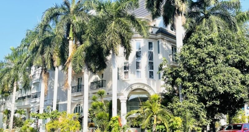 hinh anh toa nha khach san phu my hung quan 7 ban t5 2024 810x430 - Giá mua bán cặp tòa nhà Khách sạn góc đường Tân Phú và đường số 22 Phú Mỹ Hưng Quận 7 T5/2024