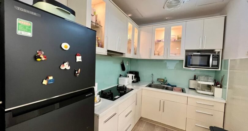 khong gian bep 2 810x430 - Giá mua bán căn hộ 2 phòng ngủ Block A Chung cư Park View Quận 7 T6/2024