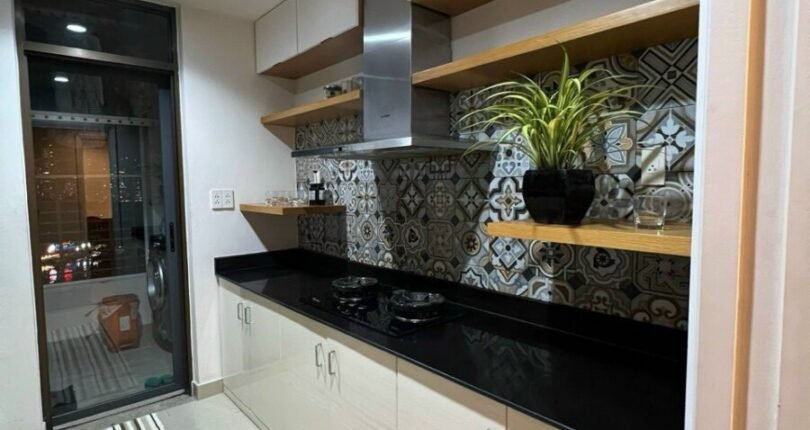 khong gian bep mo 810x430 - Giá mua bán căn hộ 3 phòng ngủ Chung cư The Panorama Quận 7 T5/2024