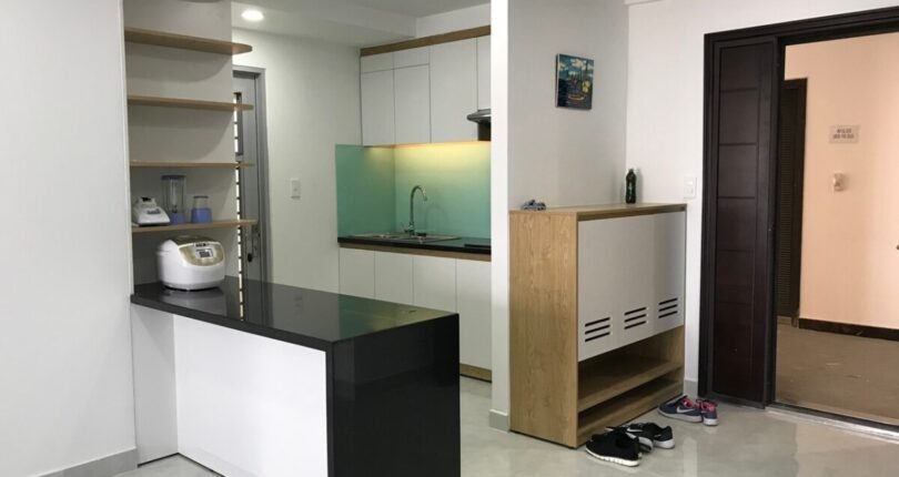 khong gian bep rong rai 4 810x430 - Bán gấp căn hộ 3 phòng ngủ block A view trực diện hồ bơi Chung cư Scenic Valley 1 giá 6,3 tỷ