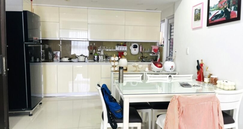 khong gian bep va phong an 1 810x430 - Bán gấp căn hộ Happy Valley, 100m2, căn góc, lầu cao, view sông và Quận 1, nội thất cao cấp