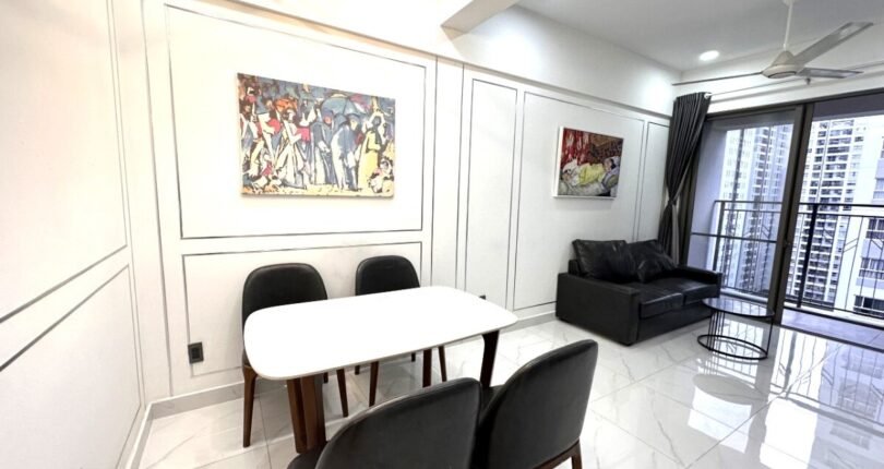 khong gian phong an va phong khach 1 810x430 - Giá mua bán căn hộ 2 phòng ngủ Block B có sổ hồng Chung cư Saigon South Residences Nhà Bè T/2024