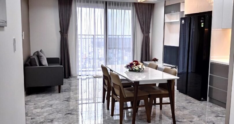 khong gian phong an va phong khach 810x430 - Giá mua bán căn hộ 3 phòng ngủ Block A Chung cư Saigon South Nhà Bè T5/2024
