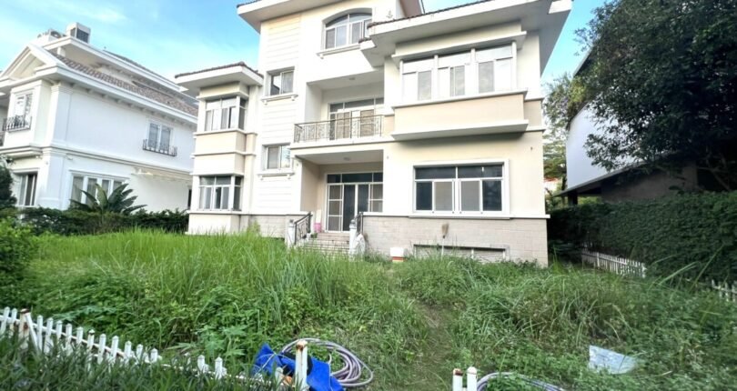 nha ban lien ke cong vien noi khu 810x430 - Giá mua bán nhà Biệt thự nguyên căn Khu Chateau Phú Mỹ Hưng Quận 7 T6/2024