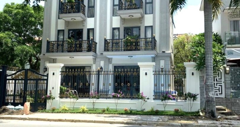 nha biet thu cho thue 810x430 - Cho thuê nhà biệt thự đơn lập Nam Thông Phú Mỹ Hưng có hồ bơi riêng